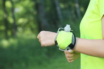 Botella de agua deportiva de silicona para correr, manos libres, plegable, a prueba de fugas